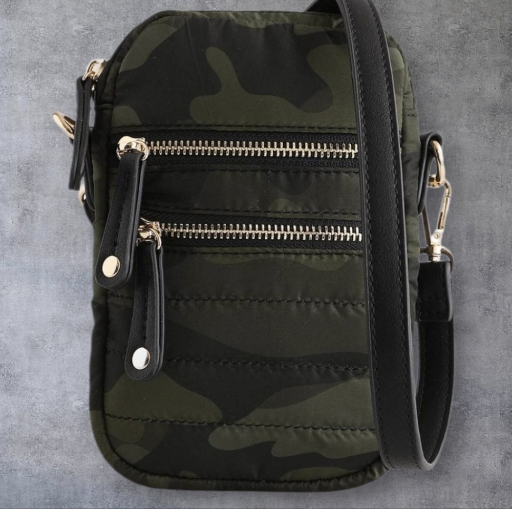 Urban Expressions Camo Evelyn Crossbody Bag Purse  Cellphone Bag- MSRP$55